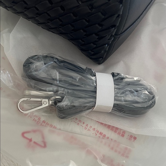 NWT URBAN
EXPRESSIONS
HANDBAGS
Woven Tote Bag Elegant Black Woven,(crossbody) - Picture 12 of 15